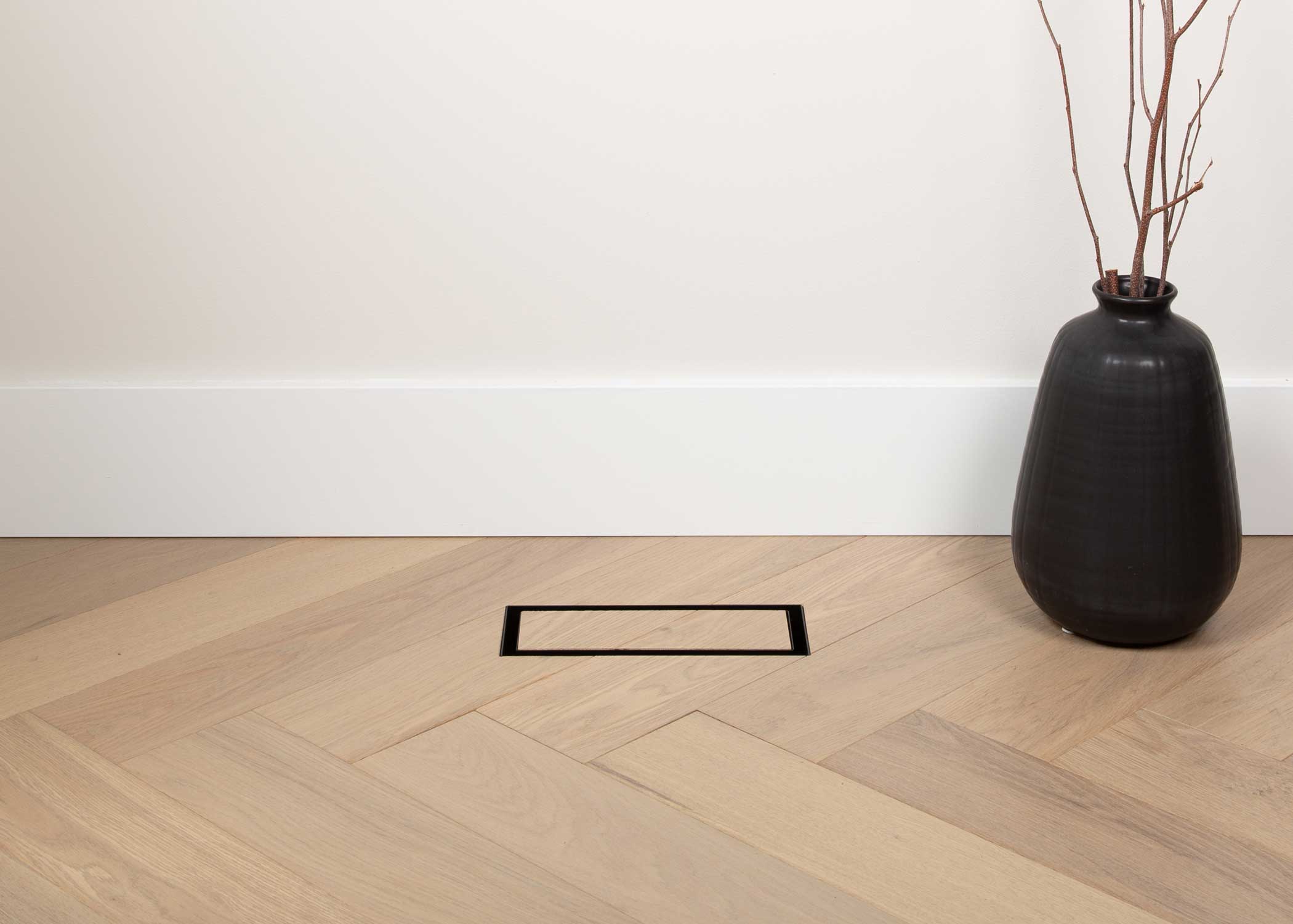 Luxe - Flush Floor Vent Matte Black 2x12"