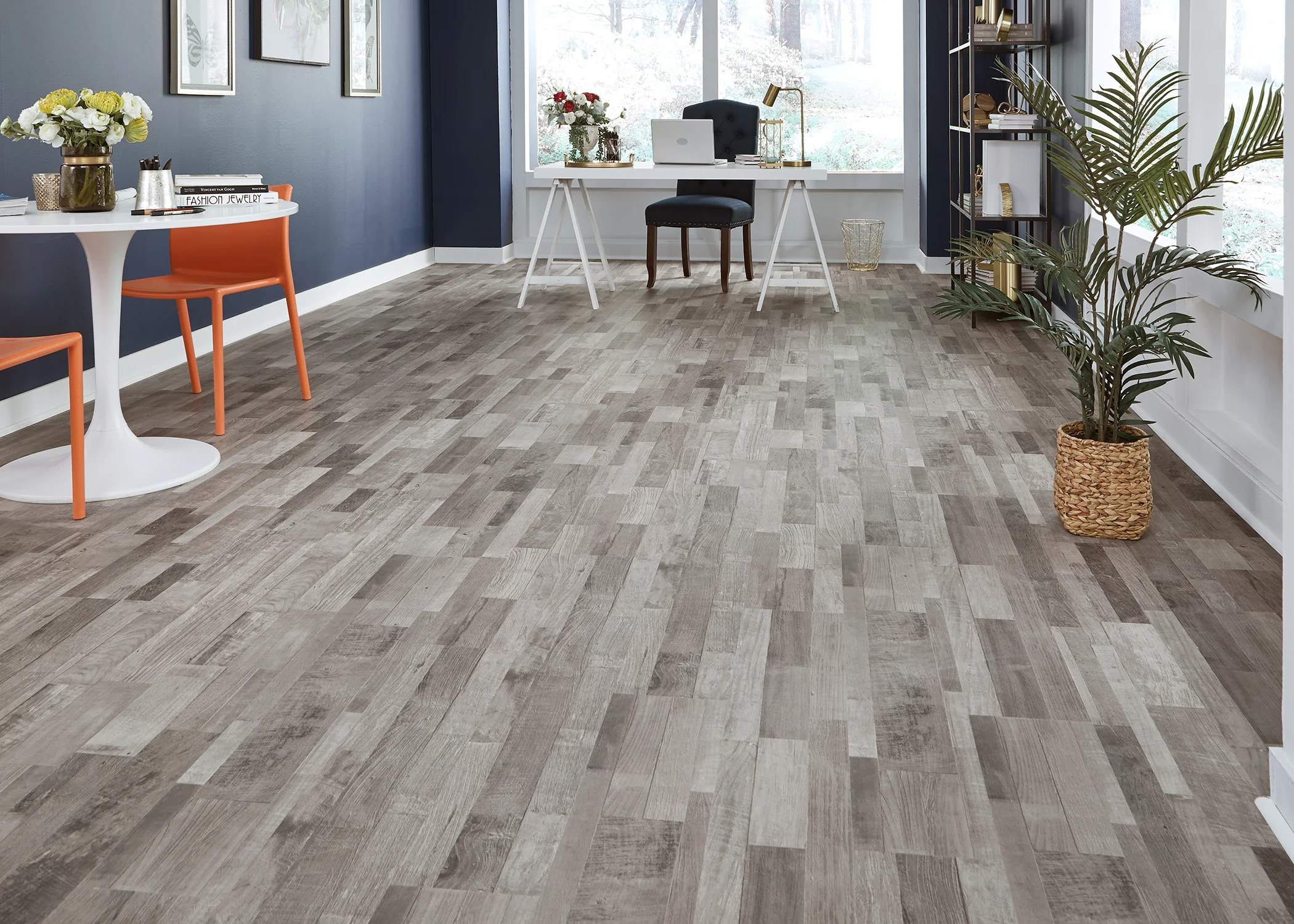 10mm Shelter Bay Oak w/ pad Water-Resistant Laminate Flooring 8.03 in. Wide x 47.64 in. Length