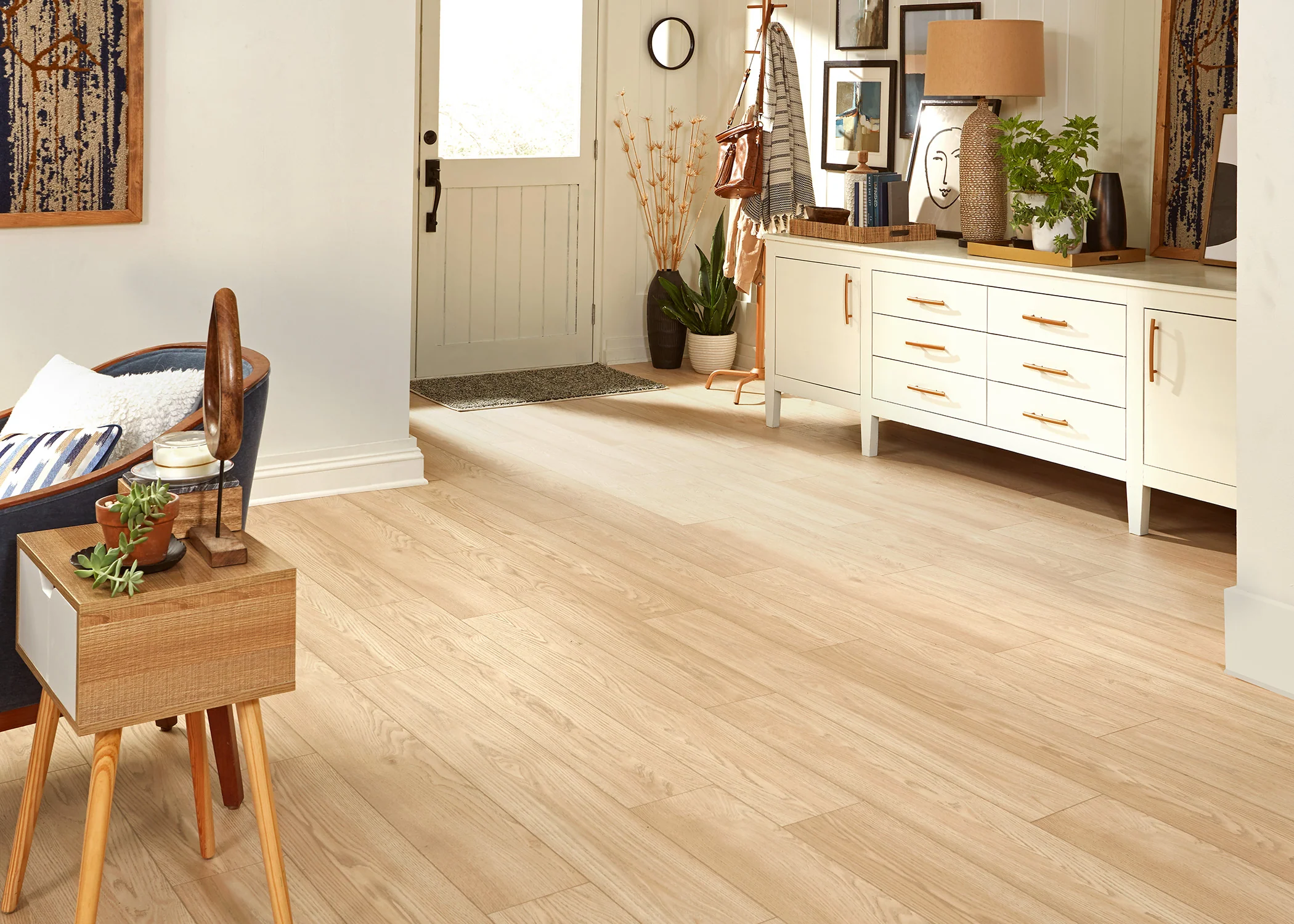 12mm Lantern Glow Chestnut w/pad Water-Resistant Laminate Flooring 7.48 in. Width x 50.6 in. Length