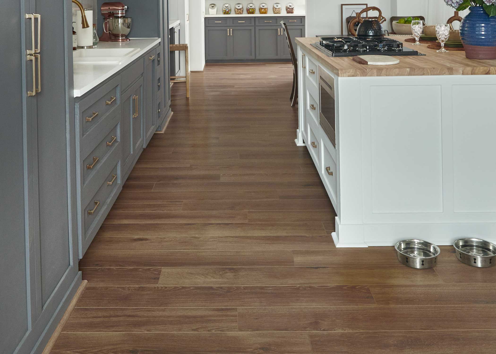 3163-8mm-w-pad-hazelton-oak-water-resistant-hybrid-resilient-flooring-6-97-in-wide-x-50-79-in-long-3.jpg 8mm w/pad Hazelton Oak Water-Resistant Hybrid Resilient Flooring 6.97 in. Wide x 50.79 in. Long