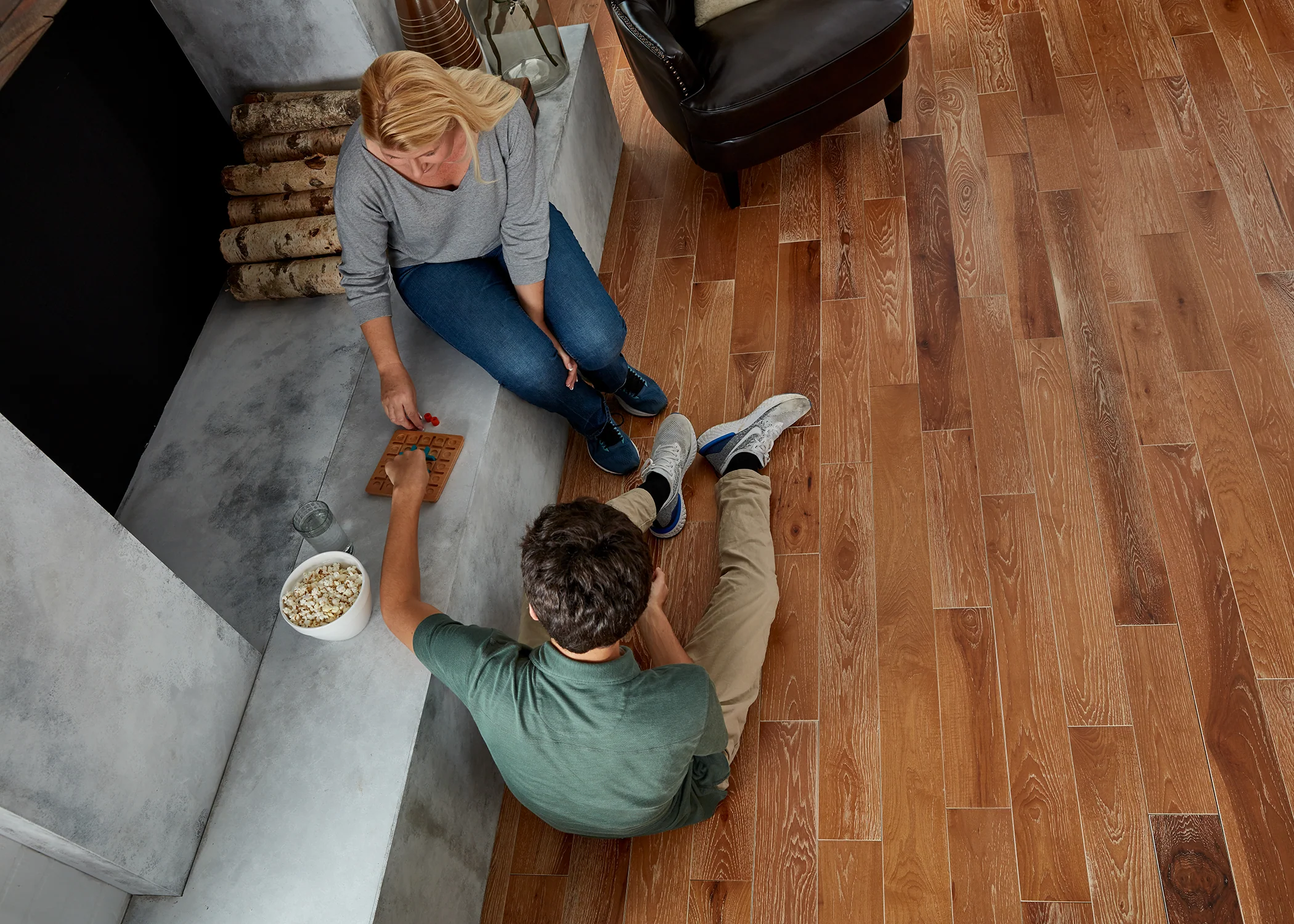 3277-3-4-in-north-hampton-hickory-distressed-prefinished-solid-hardwood-flooring-5-in-wide-6.webp 3/4 in. North Hampton Hickory Distressed Prefinished Solid Hardwood Flooring 5 in. Wide